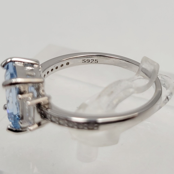 Sterling 2ct Topaz Ring - Picture 9 of 16